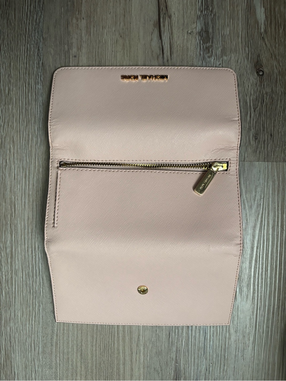 Michael Kors Pale Pink Saffiano Leather Wallet with Gold Logo - Picture 2 of 6